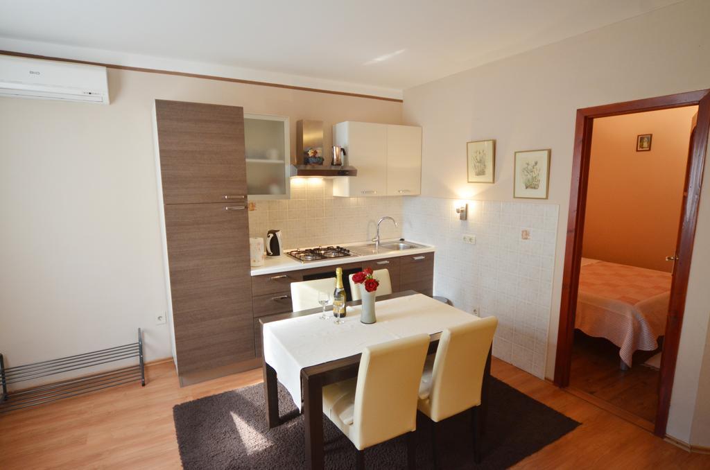 Apartment Ivanka Ровінь Екстер'єр фото